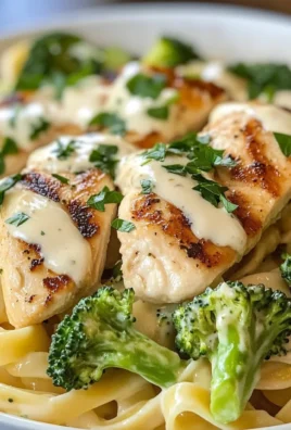 Creamy Chicken Alfredo Fettuccine with Broccoli