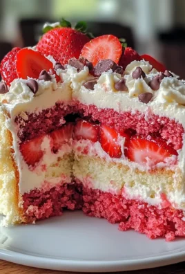Irresistible Strawberry Earthquake Cake That Steals the Show
